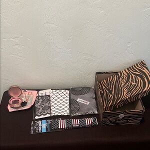 # 0652+* women Lace Gloves/ eye’s lashes / 80’s 2 stocks Box W/Free shoes box